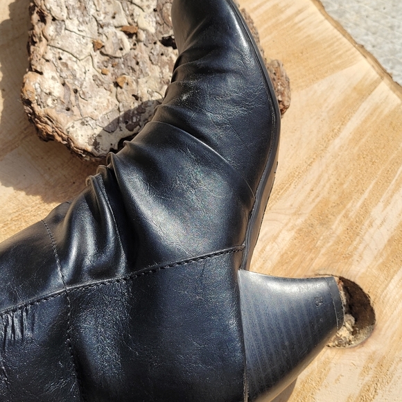 Size 7 American Eagle Bootie - Picture 4 of 8